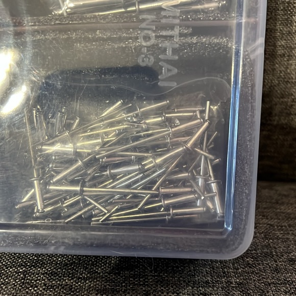NEW Aluminum Blind Rivets 400 pieces of 4 sizes GSK Corp Hard Plastic Case - Picture 7 of 14